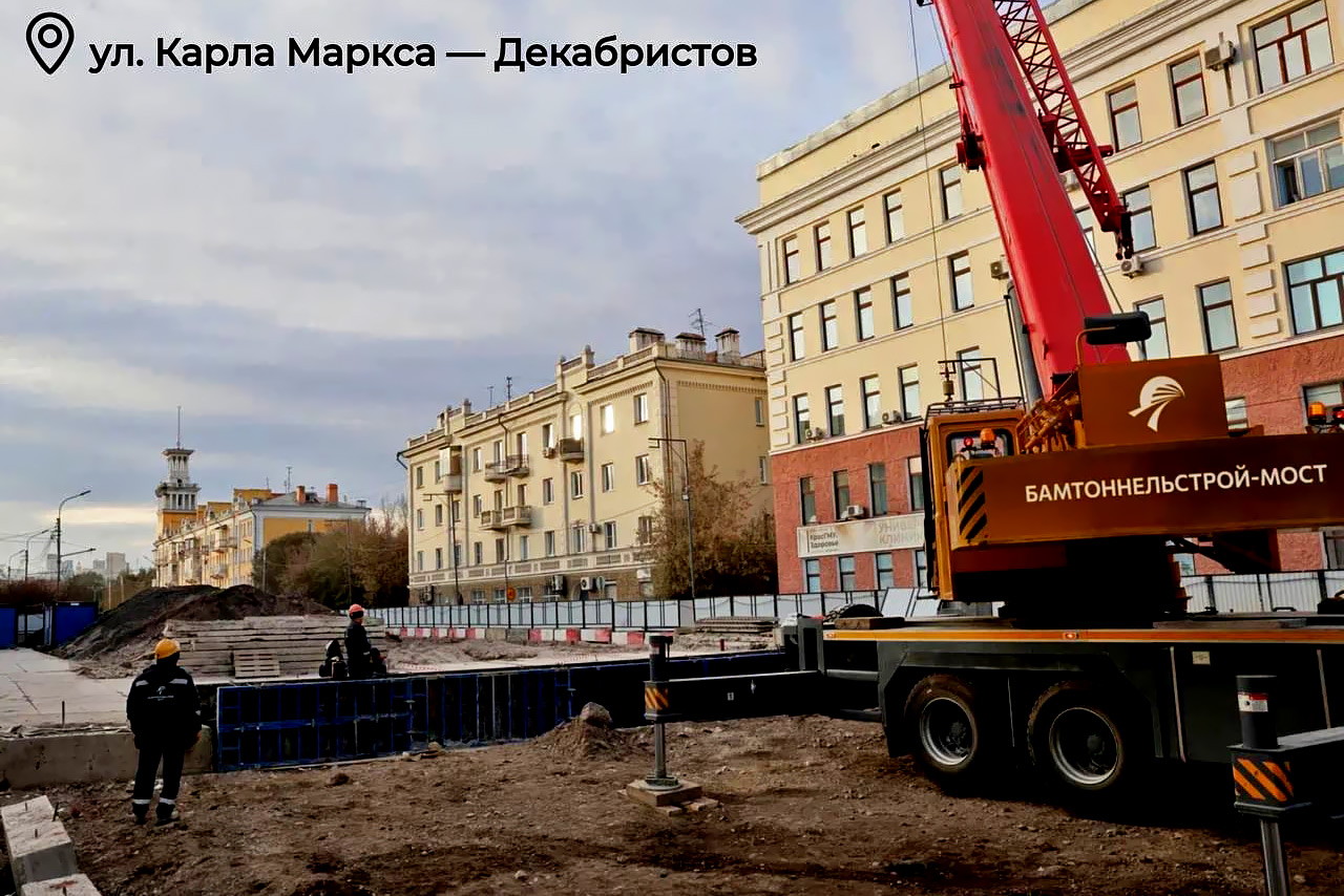 Стройплощадка притоннельных сооружений недалеко от Красной площади Красноярска