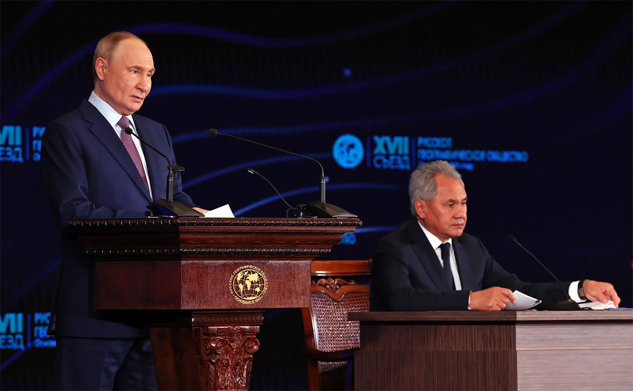 Путин выступает на съезде РГО