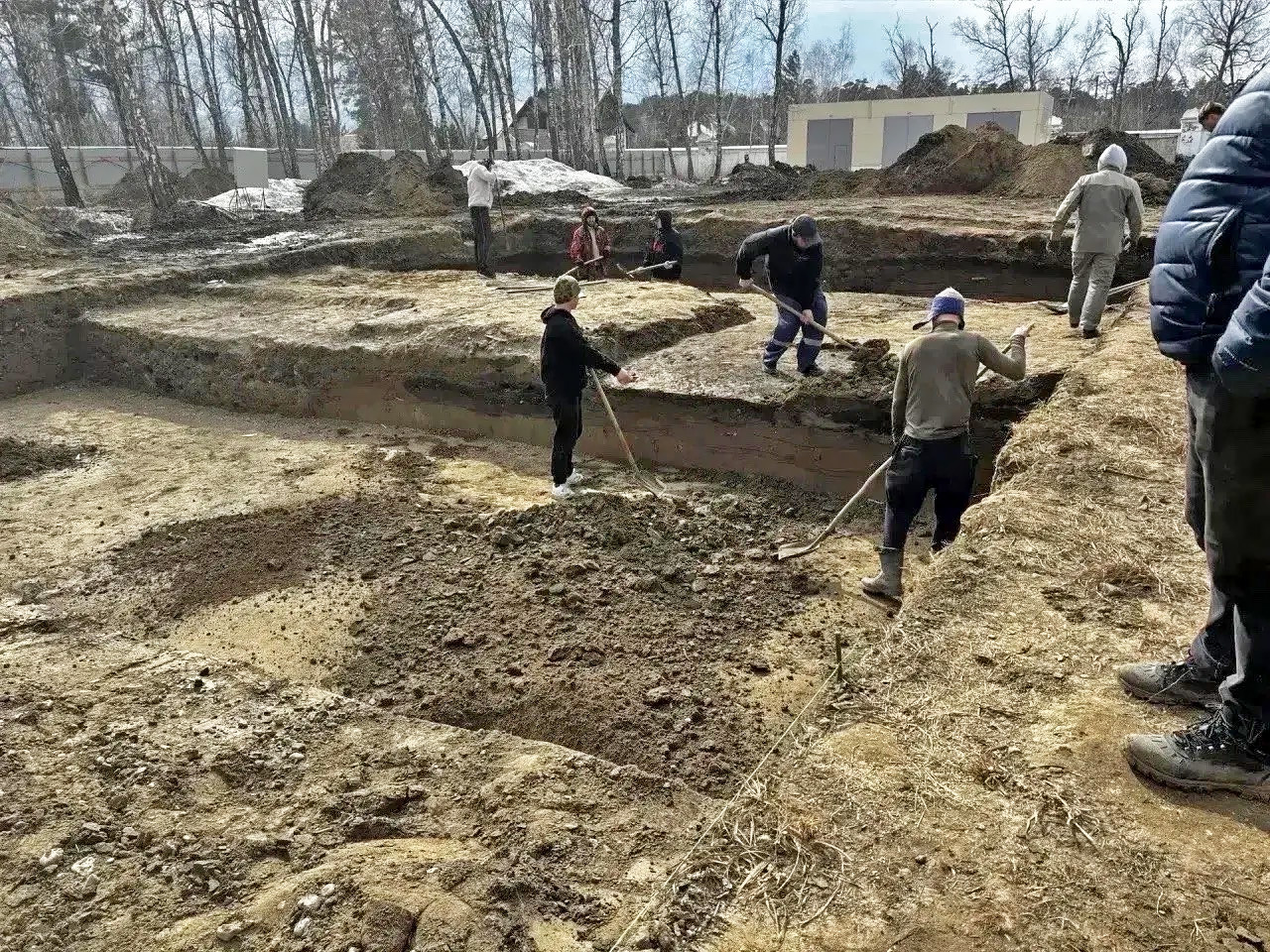 Раскопки у Свято-Успенского монастыря
