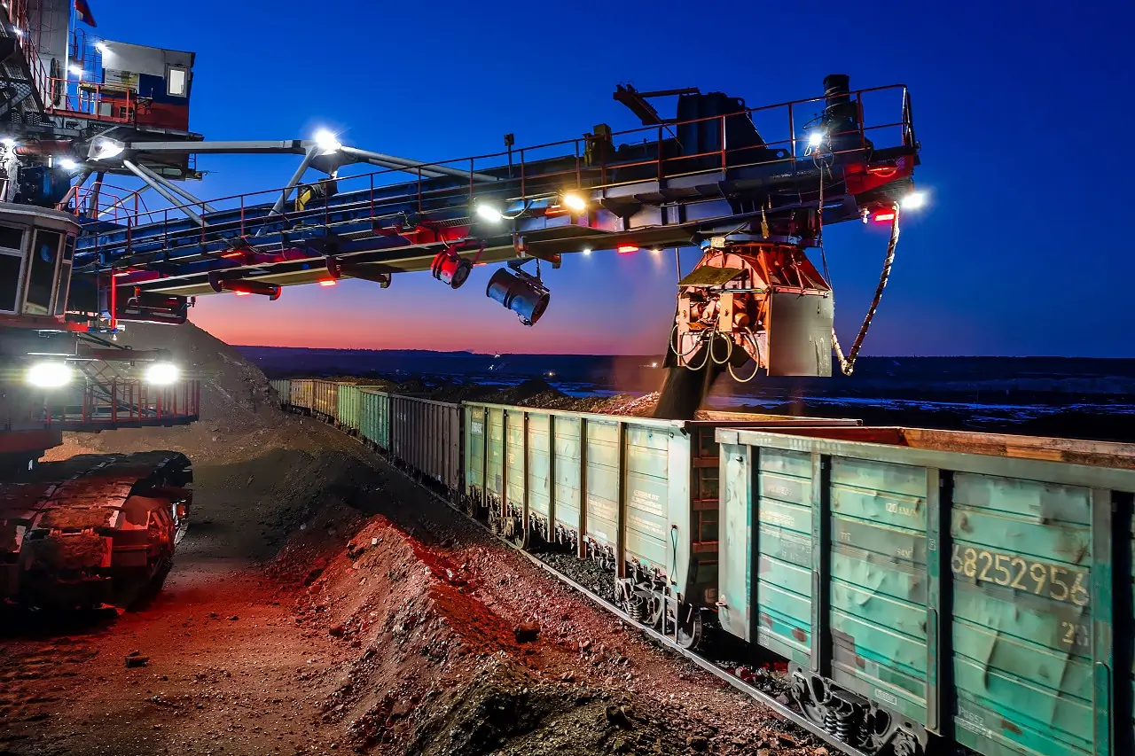 Отгрузка угля с разреза в вагоны