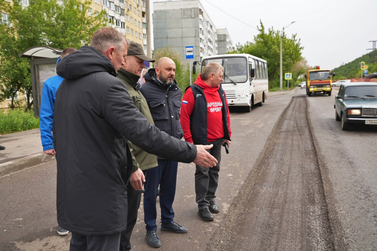 Владислав Логинов на проверке дорожного ремонта