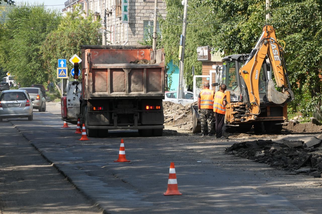  техника на дороге во время ремонта