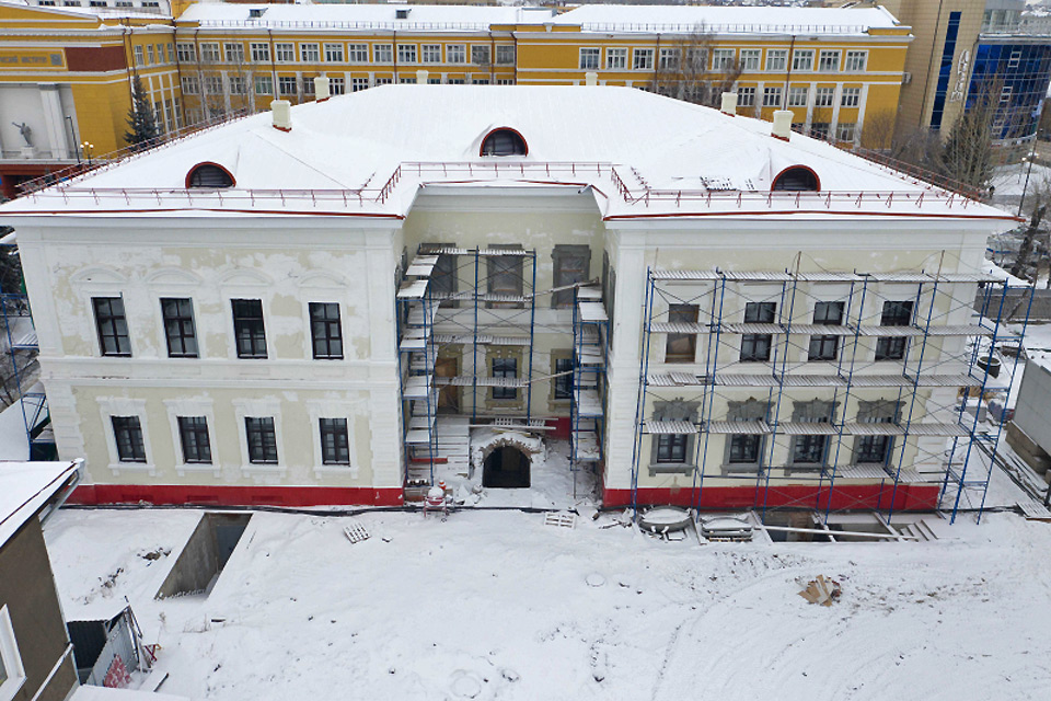 Пока на территории бывшей Городской больнице идут реставрационные работы в корпусах и строениях