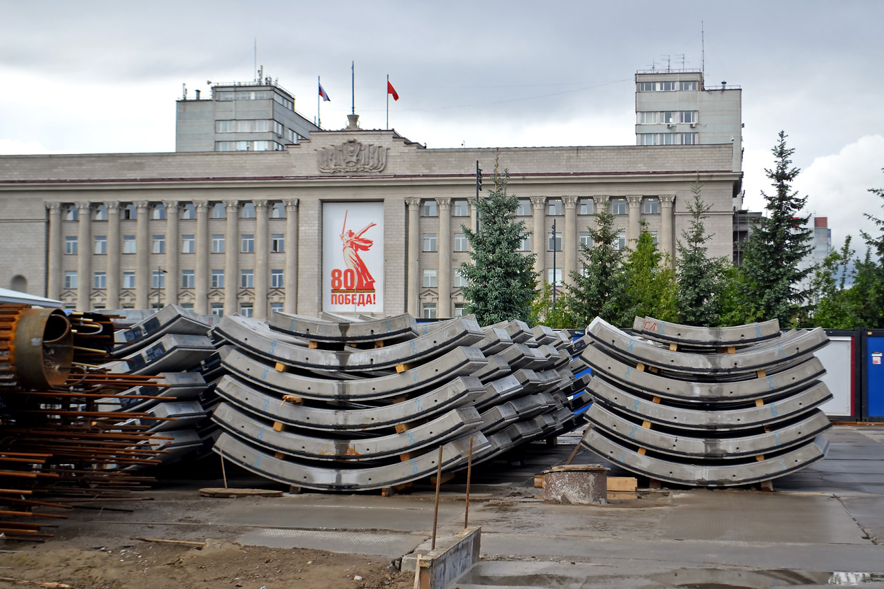 строительство котлована метро на площади Революции, тюбинги для тоннеля
