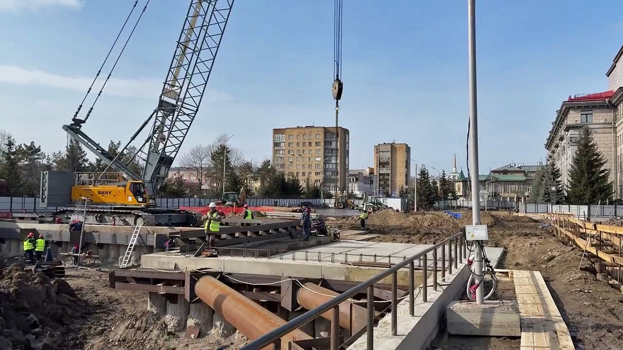 Стройка метро на площади Революции