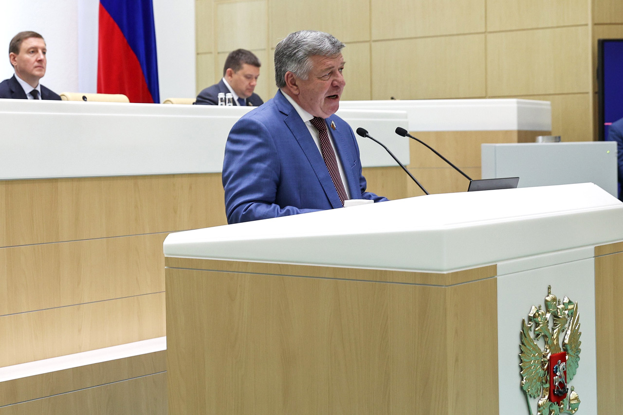Сенатор Валерий Семенов