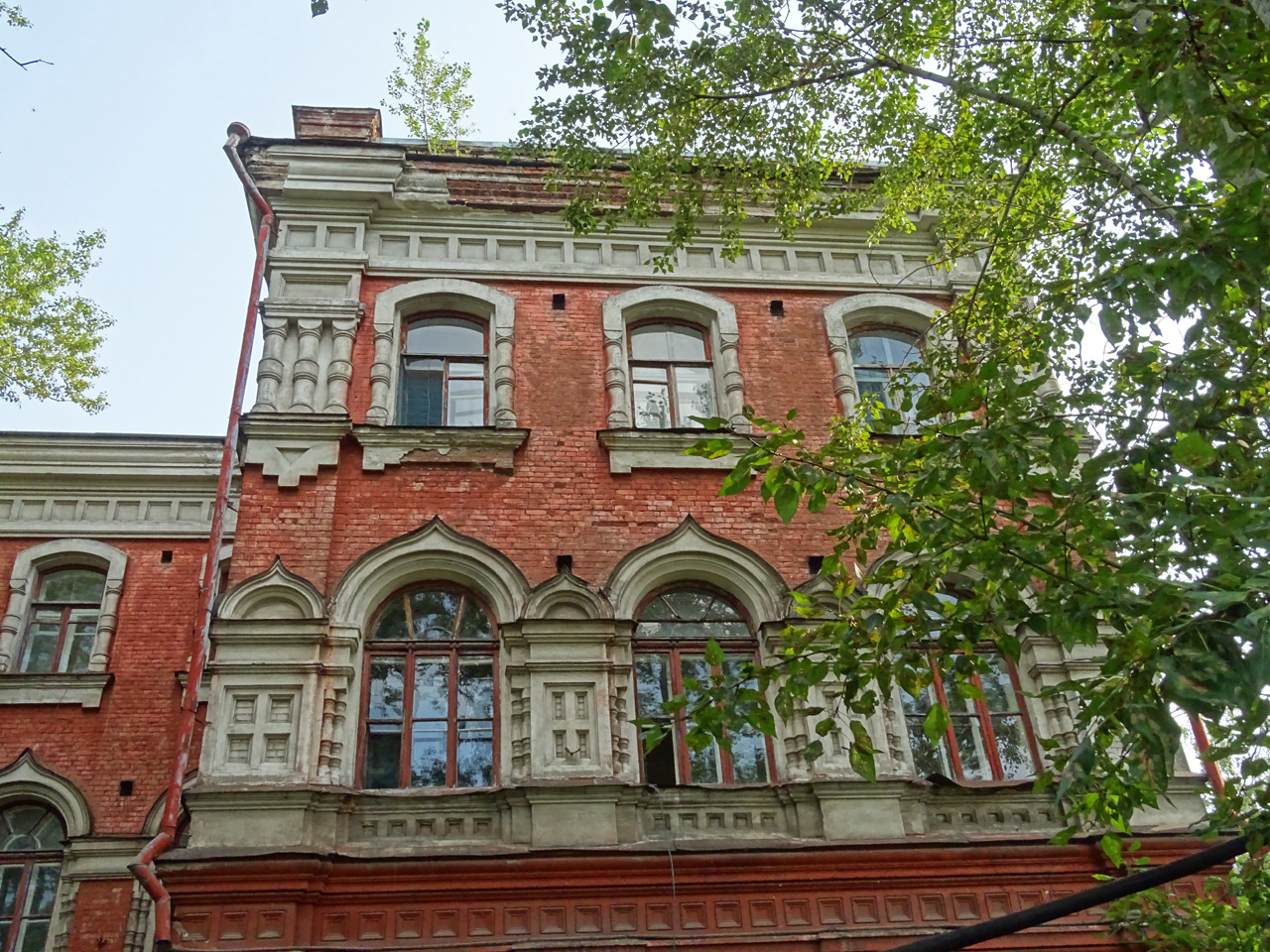 Здание Духовной семинарии Красноярска (госпиталь Минобороны)