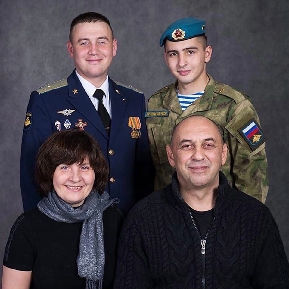 Юрий Горбаренко с женой и сыновьями