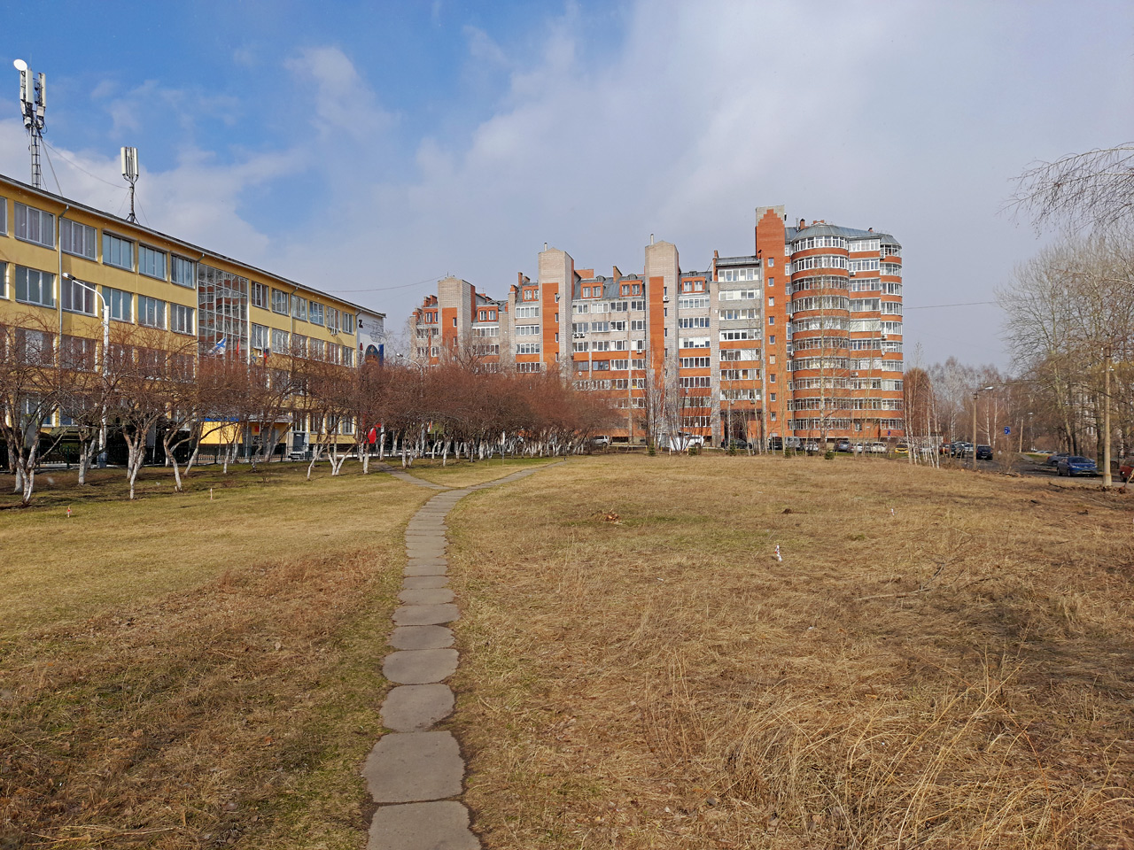 поле в академе возле военного учебного центра