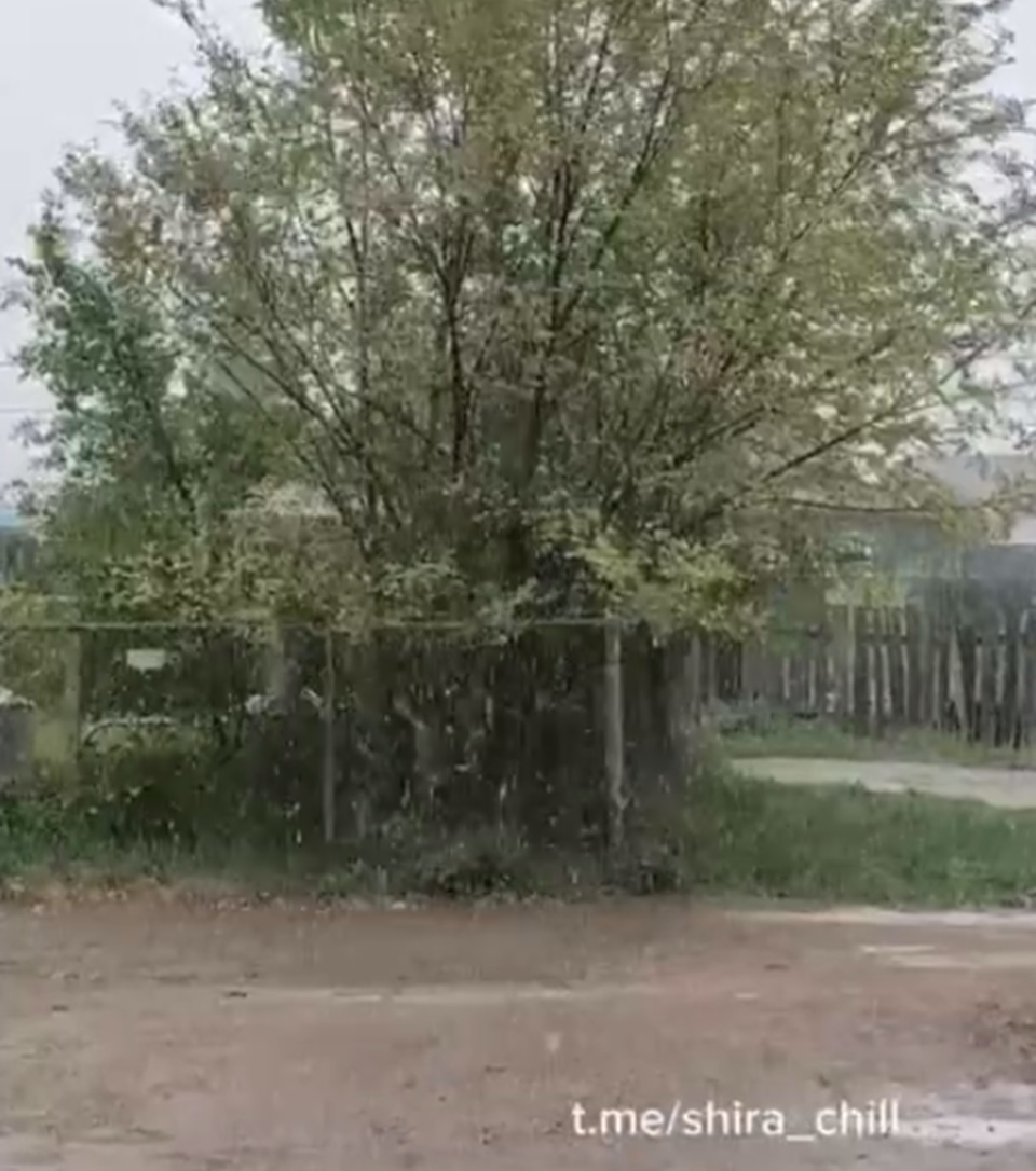 снег летом, снег в деревне