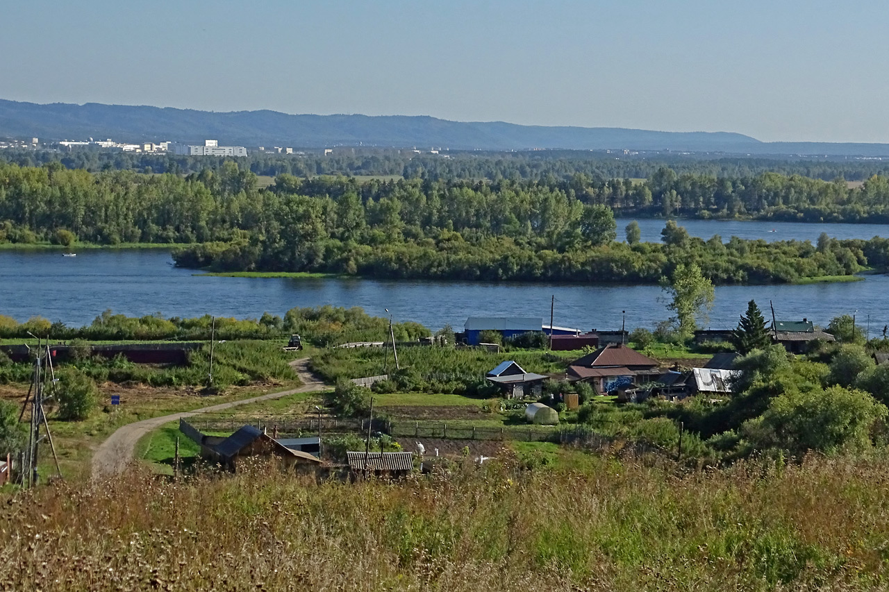 Вид на Железногорск с левого берега Енисея из деревени Шивера