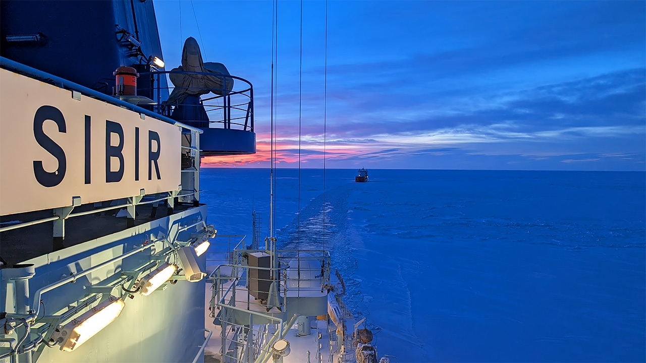 Фото с борта атомохода Сибирь