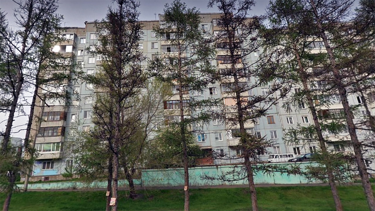 Стены на Словцова, 13