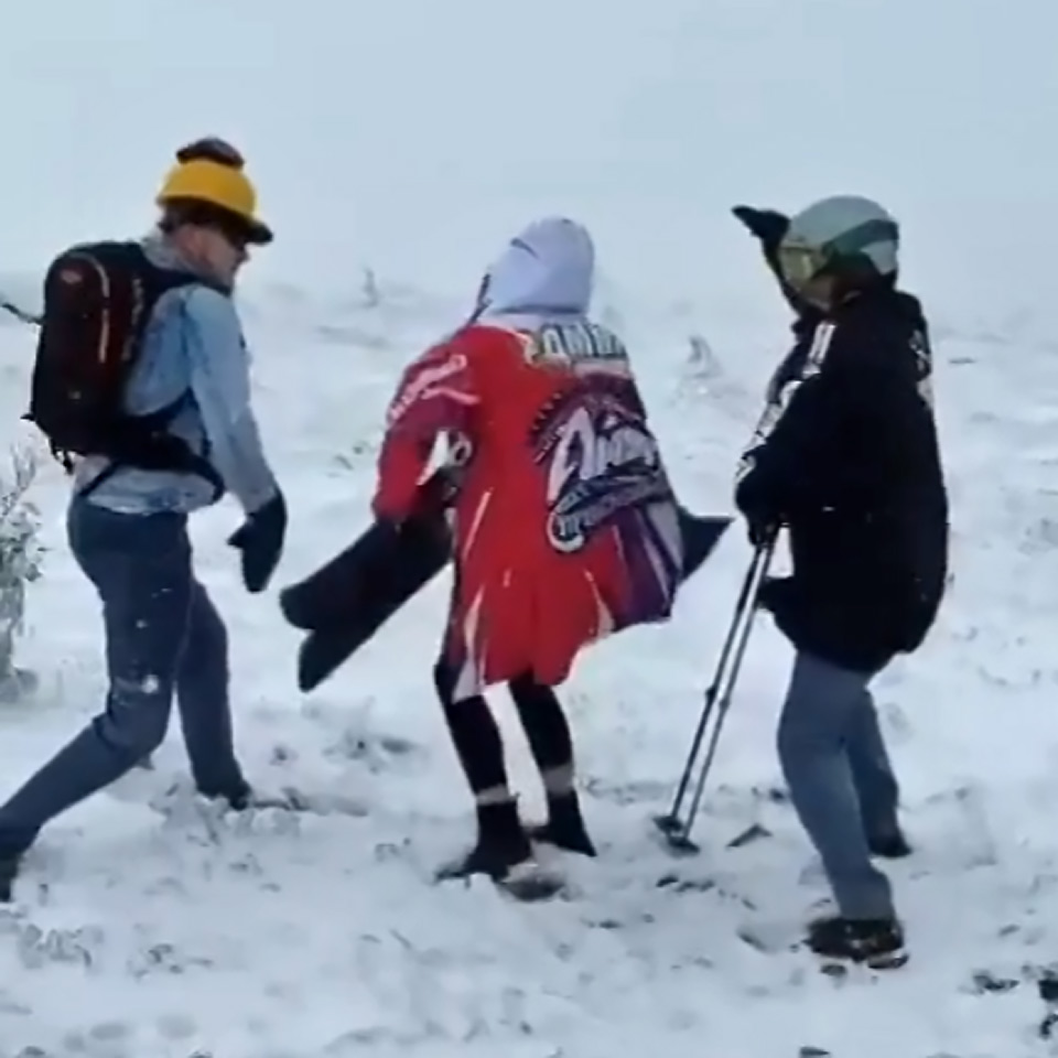 снег в горах, снег в приисковом, снегопад