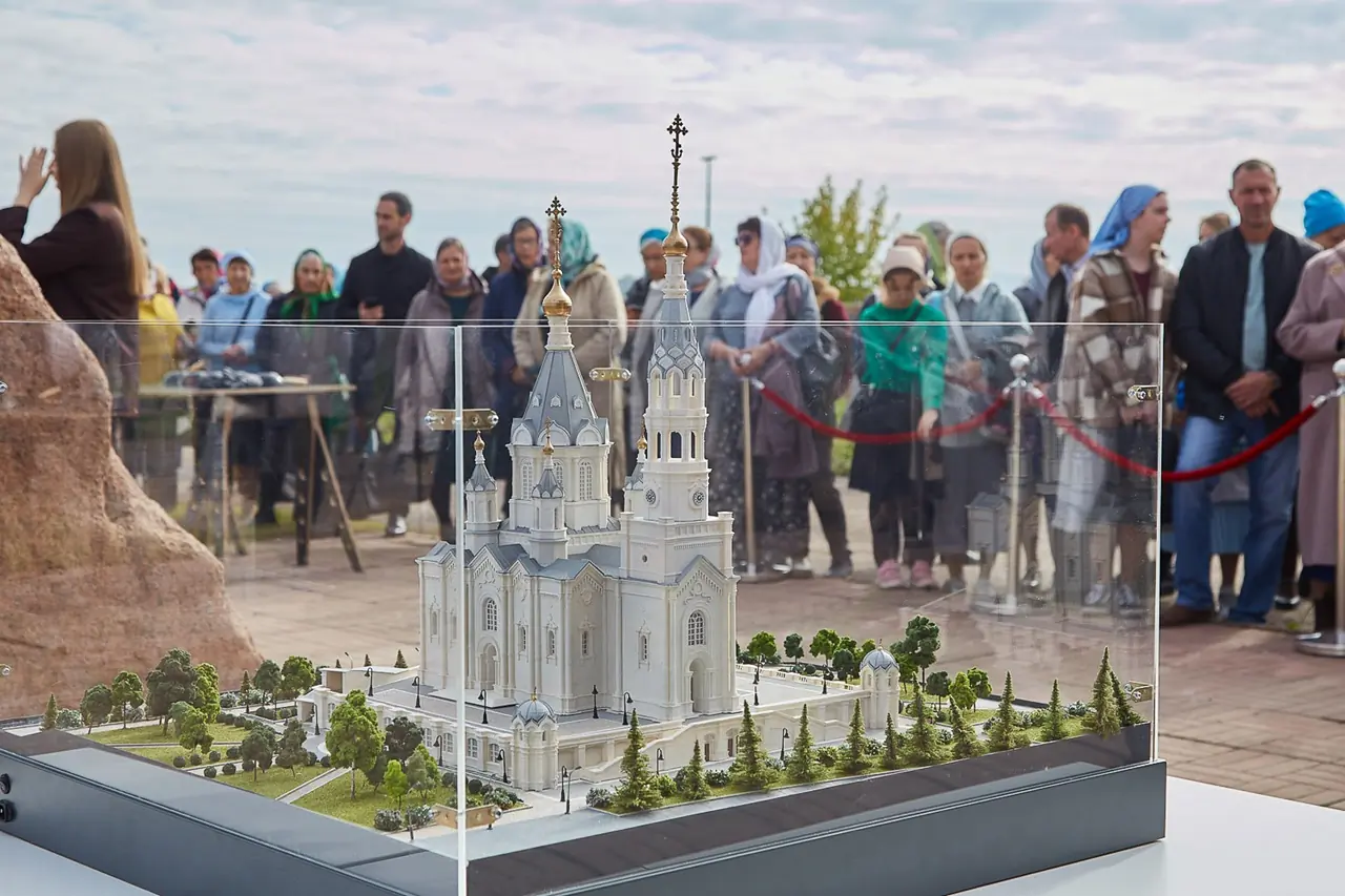 Натуральный макет Богородице-Рождественский кафедральный собора