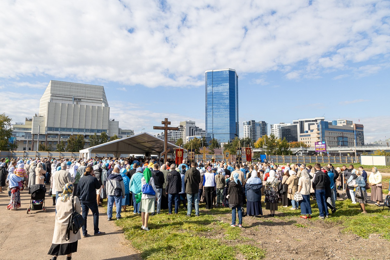 закладка камня для строительства собора на Стрелке