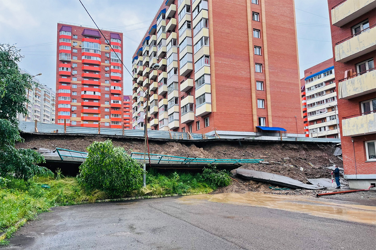 Стена в Солнечном упала
