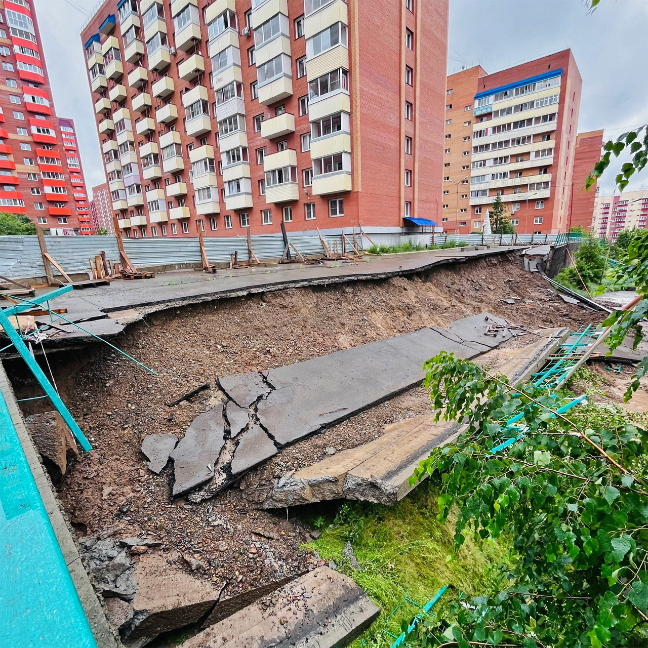 Стена упала в Солнечном