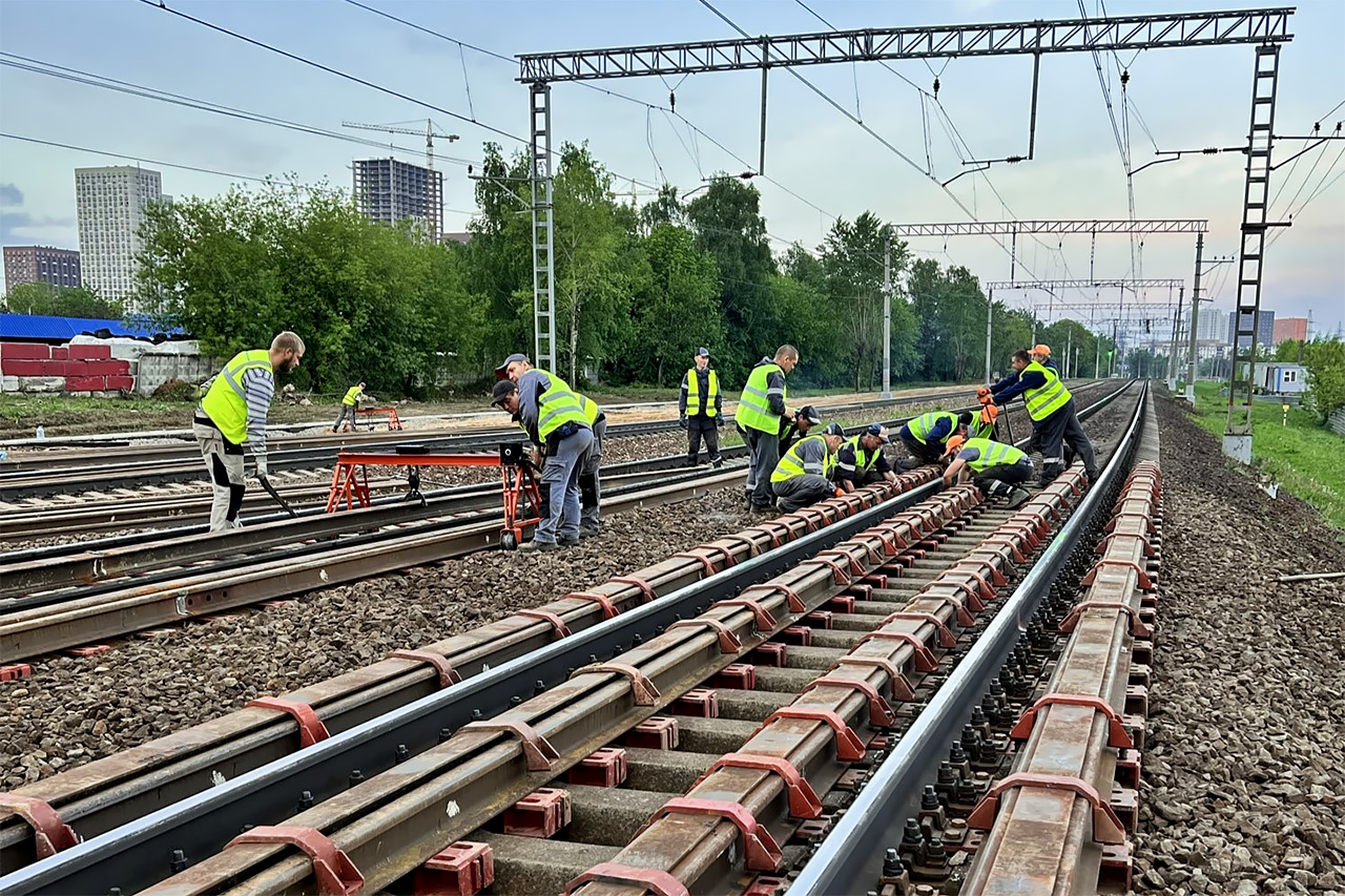 Монтаж страховочных рельсовых пакетов