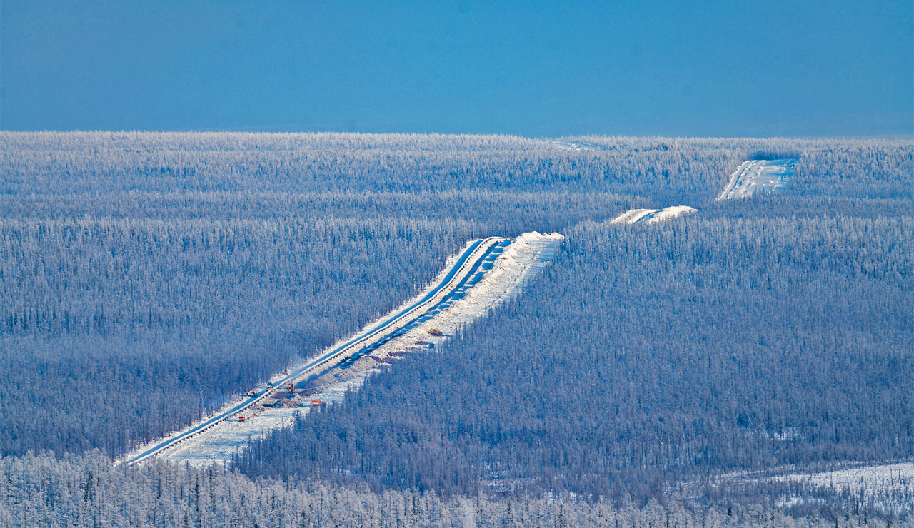 Газопровод тянется по Сибири - зима - панорама - просторы