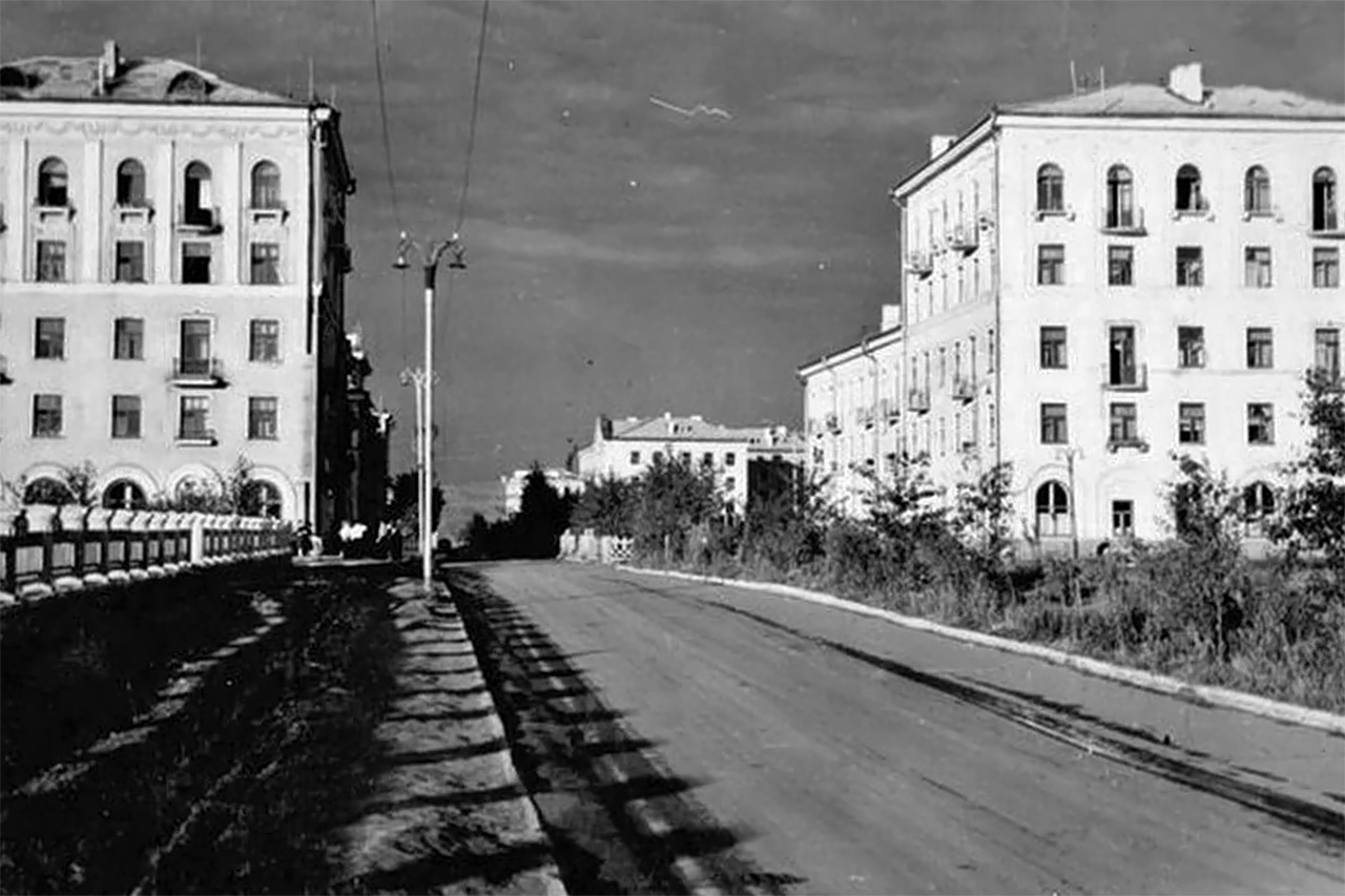 Проспект Свободный - вид от заводоуправления завода Телевизоров