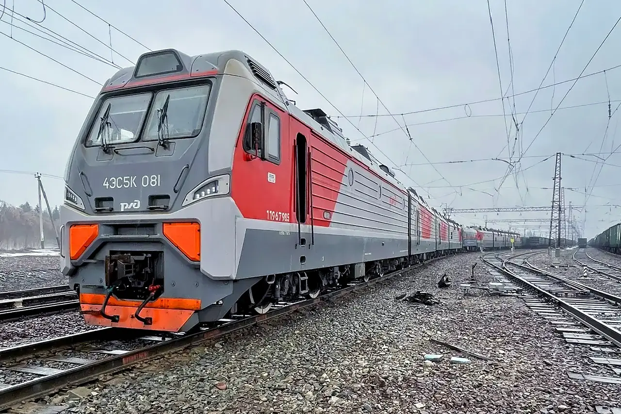 Четырехсекционный 4ЭС5К Ермак