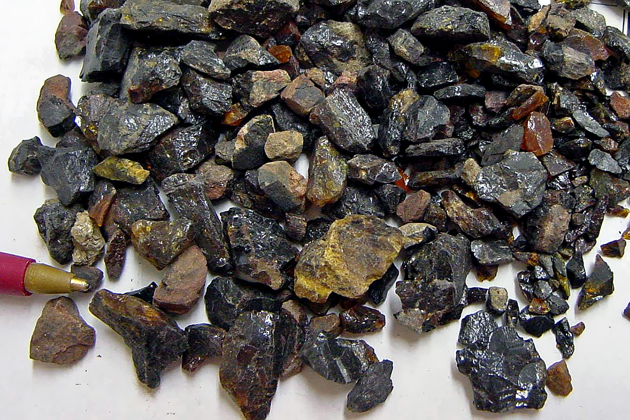 Ториевая руда слаборадиоактивная