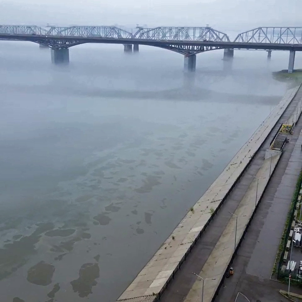 Загрязнение реки начинается от Тихих зорь и Николаевского моста