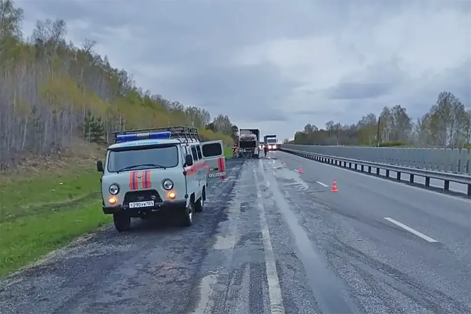 Топливо вылилось на трассу