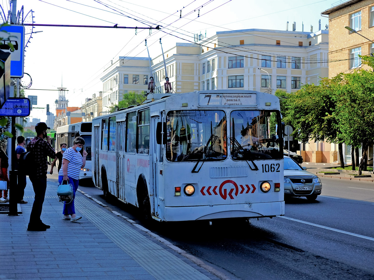 На троллейбусе и электричке можно будет доехать всего за 28 рублей, в противовес 32 руб. на маршрутке