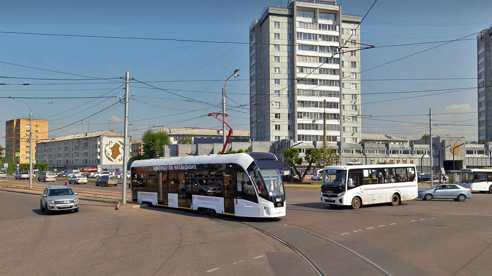 Трамвай на Предмостной площади Красноярска