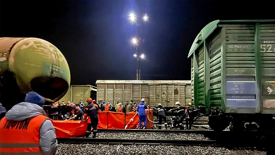 Топливо пролилось на станции Красноярск-Восточный