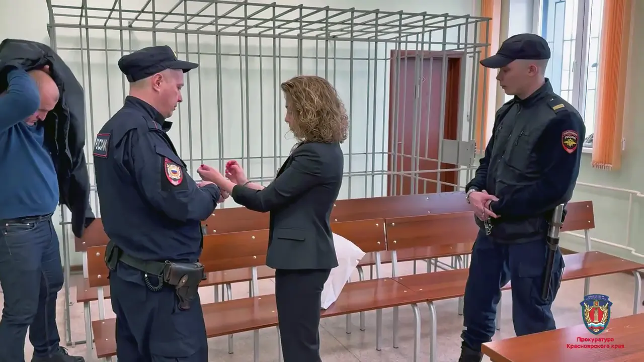 На Тюрину надели наручники прямо в зале суда