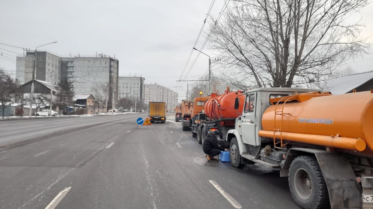 Без воды остались десятки домов в Красноярске