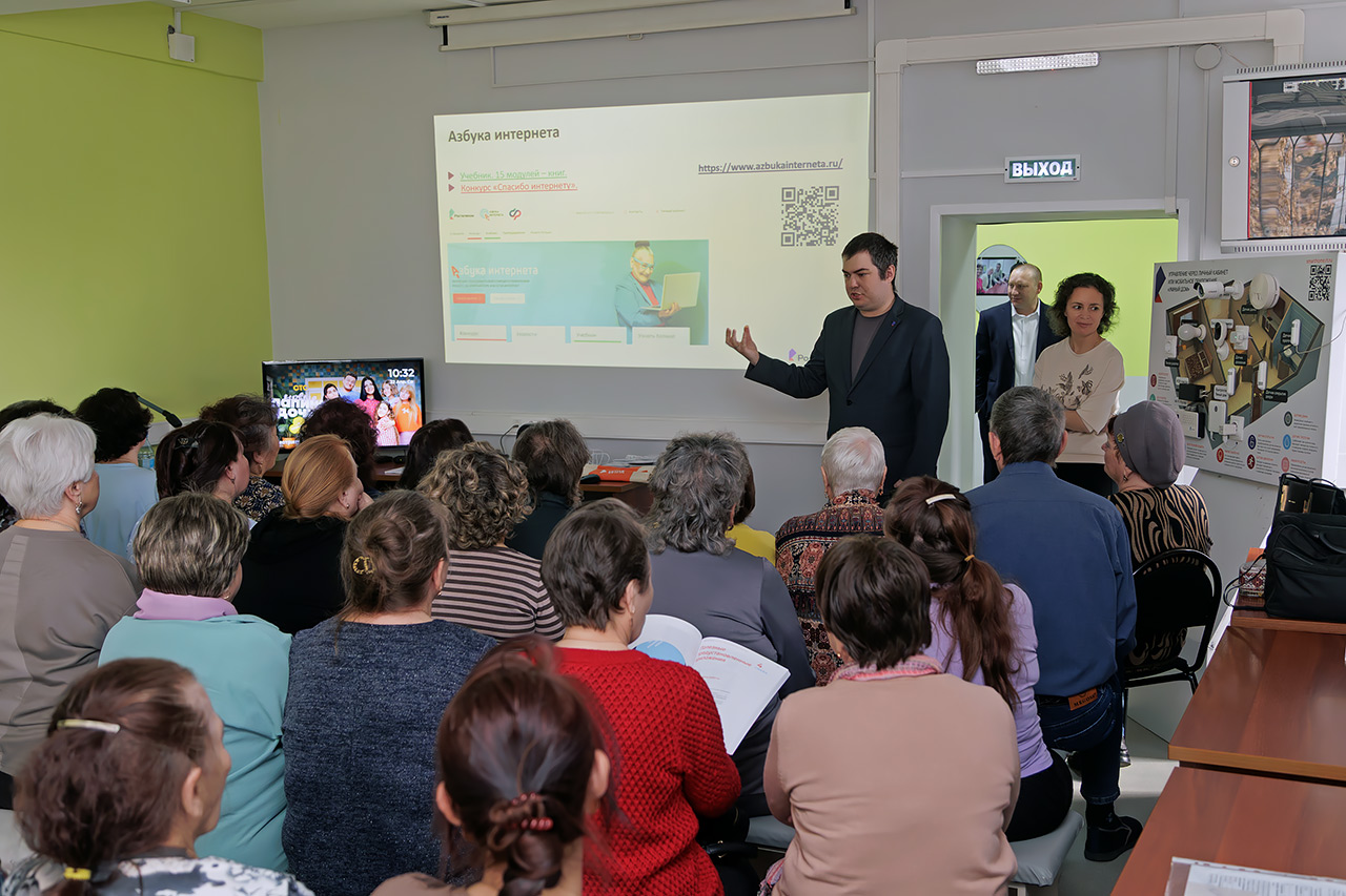 Урок цифровой грамотности для пенсионеров в Шушенском