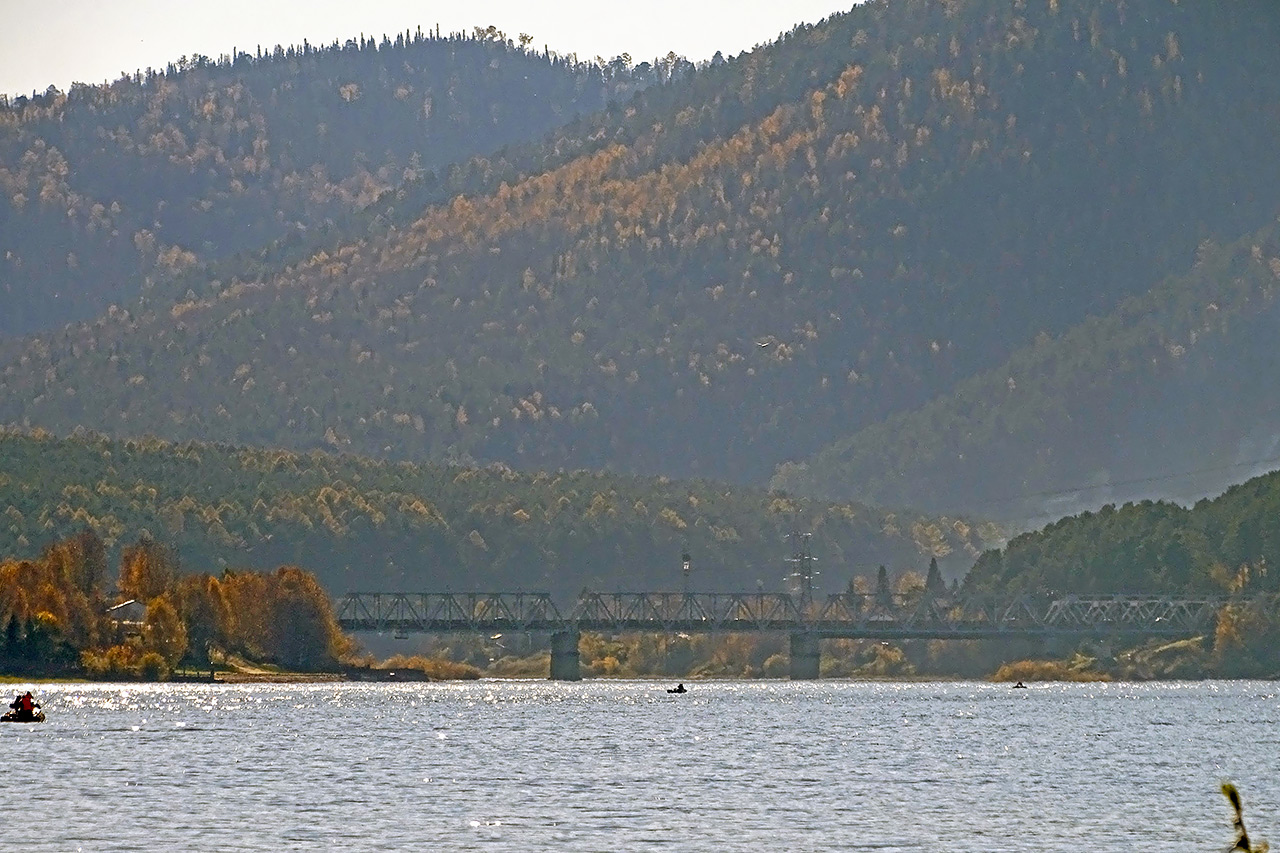 Усть-Мана и вид на мост через Ману