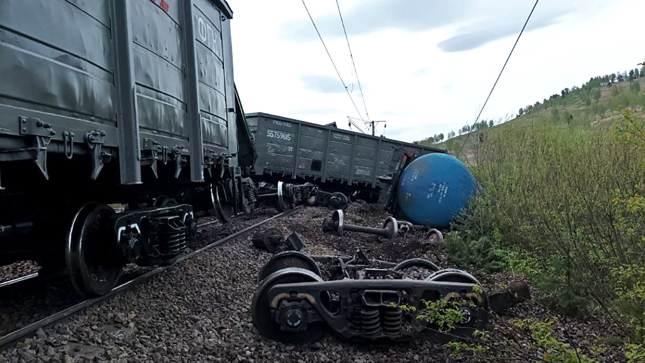 Движение по Транссибу приостановлено: под Красноярском сошли вагоны