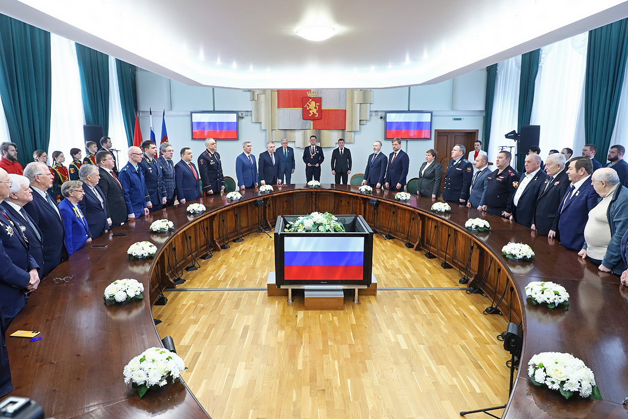 Участники торжественной церемонии вступления в должность Верещагина