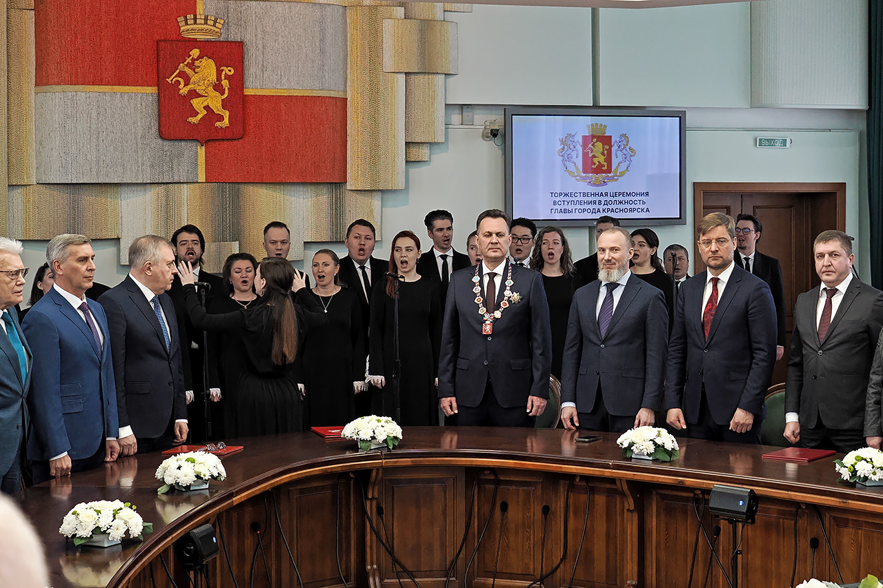 Завершение церемонии - исполнение гимна Красноярска