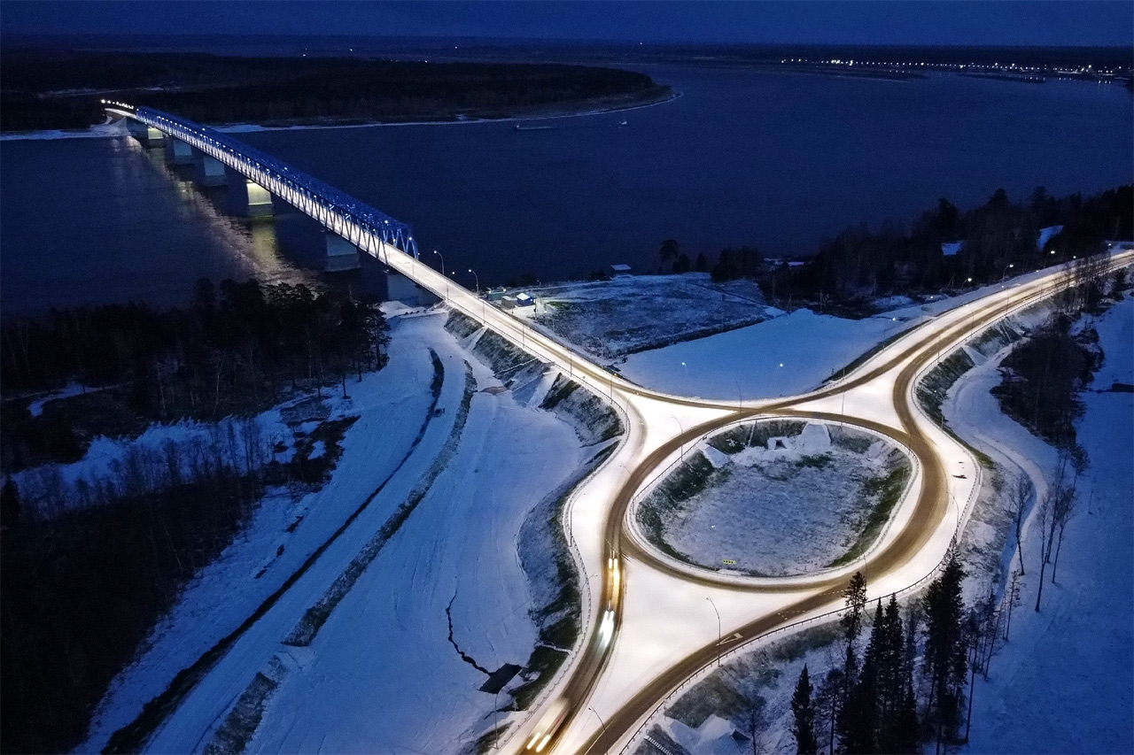 Высокогорский мост через Енисей ночью зима