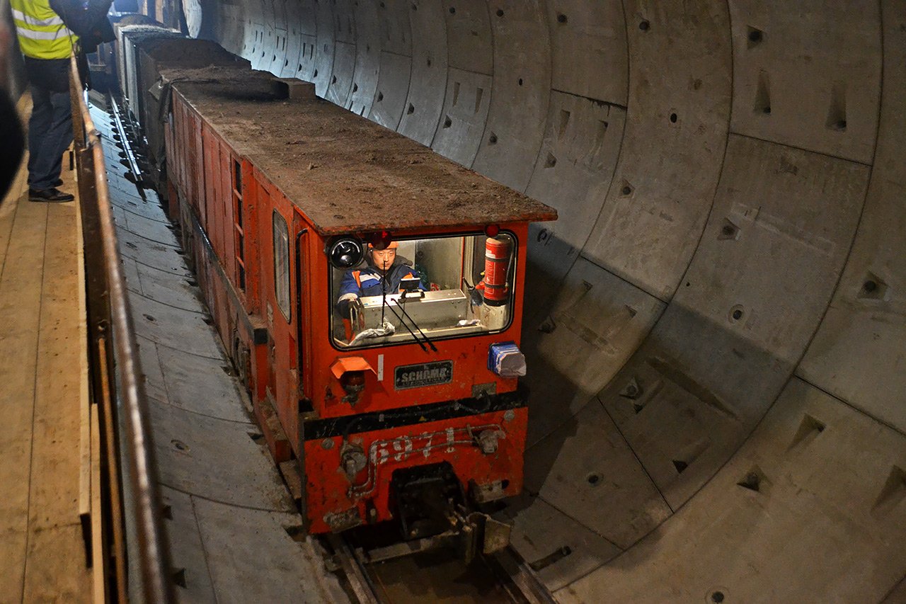 новый тоннель метро на Высотной