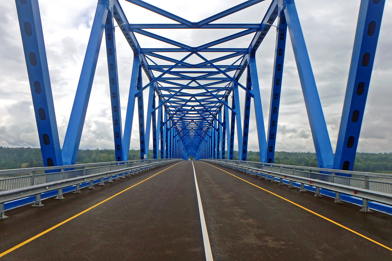 Мост имеет две полосы движения с запасом по ширине проезжей части