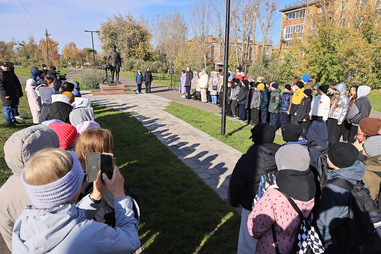 В обновленном сквере имени Водяникова прошел митинг