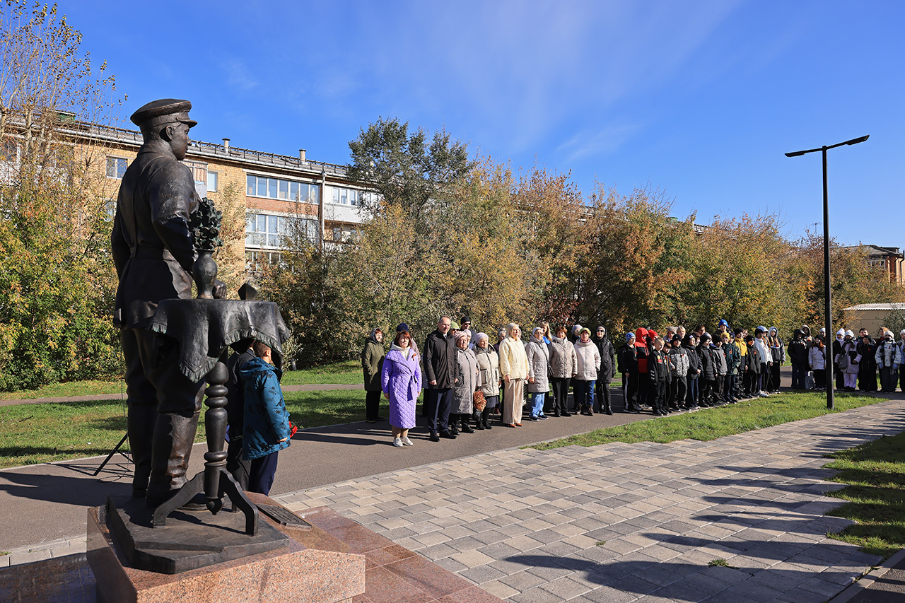 В обновленном сквере имени Водяникова прошел митинг