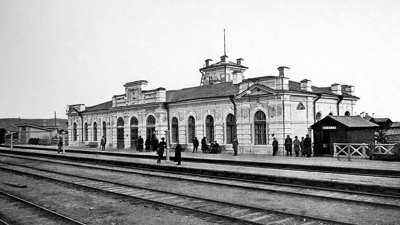 Самый первый вокзал ст. Красноярск, вид с пррона