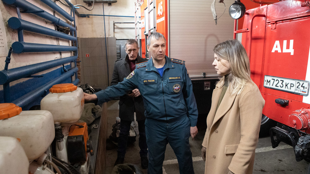 Депутаты ЗС проверили, как соблюдаются меры пожарной безопасности в Емельяновском районе