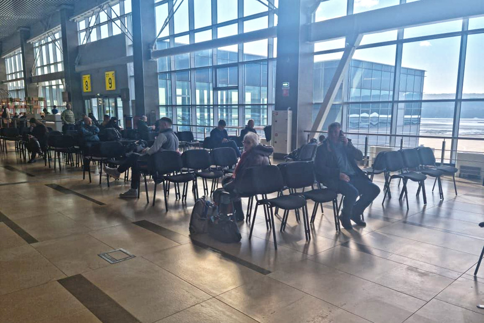 Пассажиры в стерильной зоне аэропорта Красноярск
