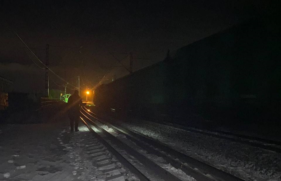 В Красноярском крае мужчина не заметил поезд и погиб
